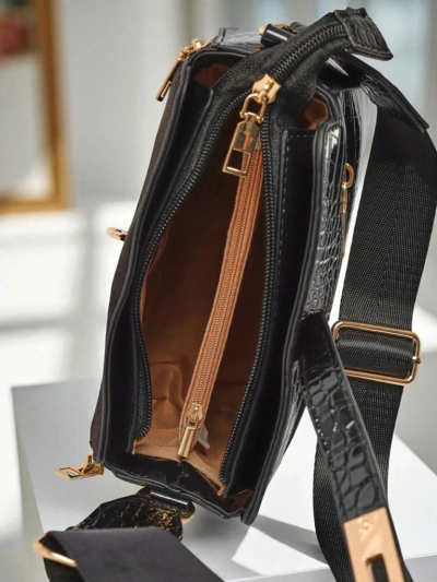 Жіноча сумка Callista Black – маленька сумка-листоноша з екошкіри патент