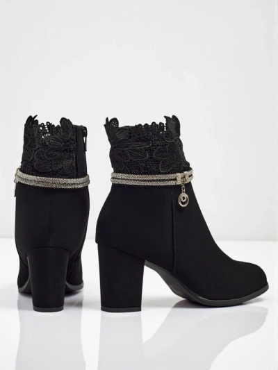 Dámské kotníkové boty z eko kůže na sloupku s krajkou Kastrelle