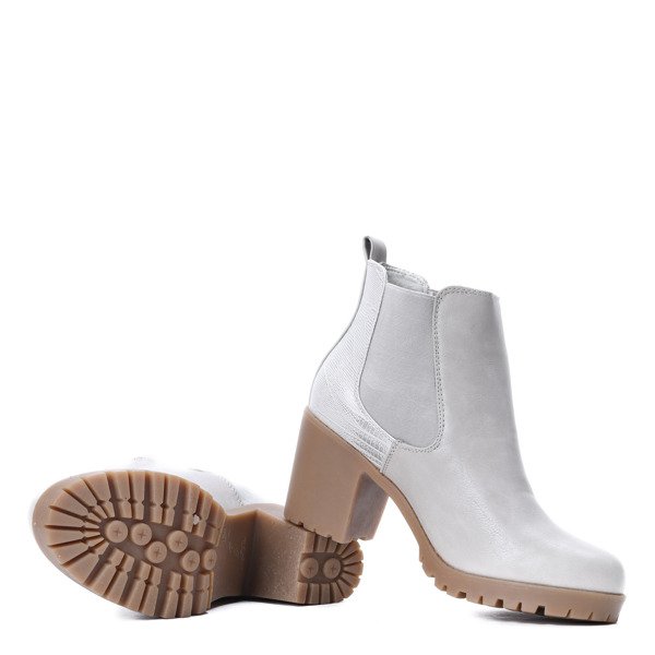 Szare botki na platformie - Obuwie