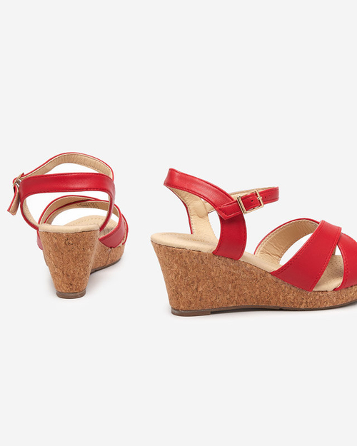 Червоні жіночі босоніжки на танкетці Helia