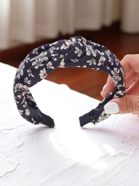 Royalfashion Čelenka s pleteným květinovým vzorem Florinda