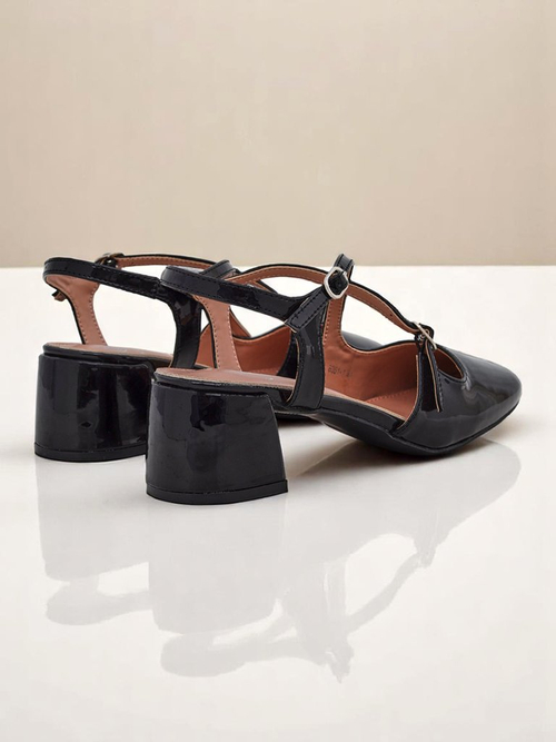 Royalfashion Жіночі туфлі на низьких підборах з декоративними ремінцями Lollita