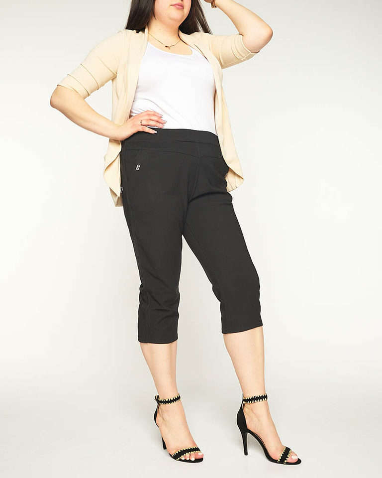 Černé dámské látkové šortky 3/4 PLUS SIZE - Oblečení