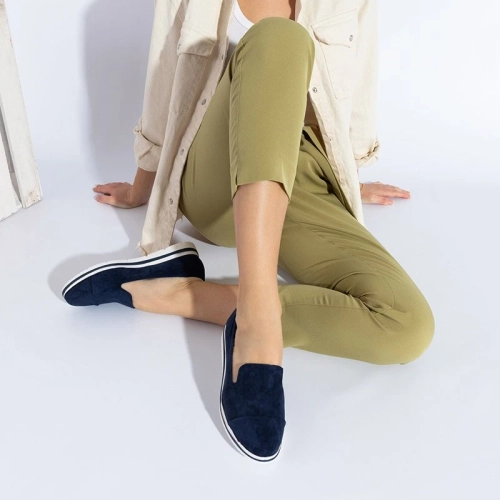 OUTLET Жіночі темно-сині лофери на низькому танкетці Dardariel - Взуття