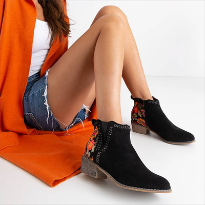 Černé dámské boty s ozdobnou výšivkou Hastieli - Obuv