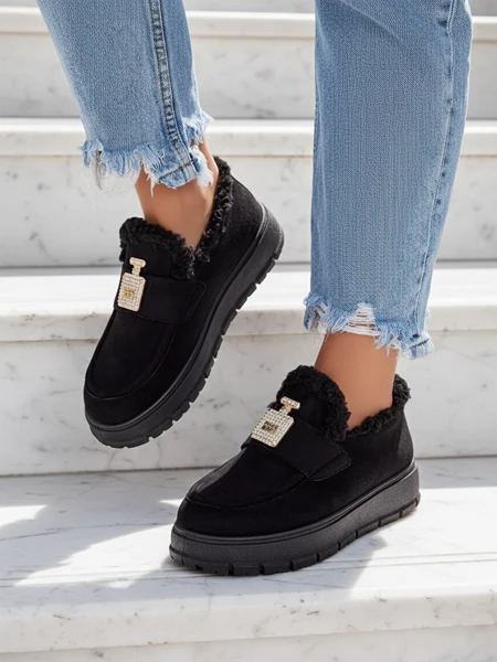 Černé boty Kalliope s platformou a kožešinou