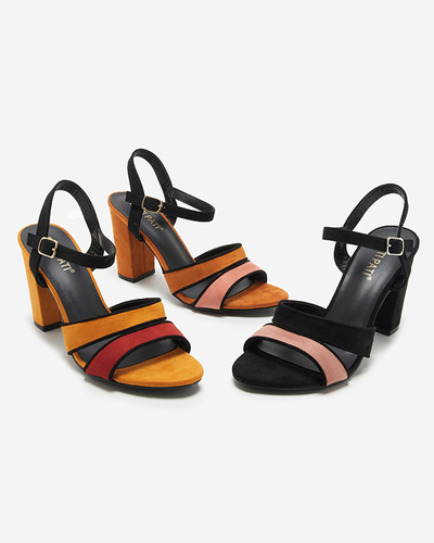 Жіночі босоніжки на пості в гірчичному Хром- Взуття