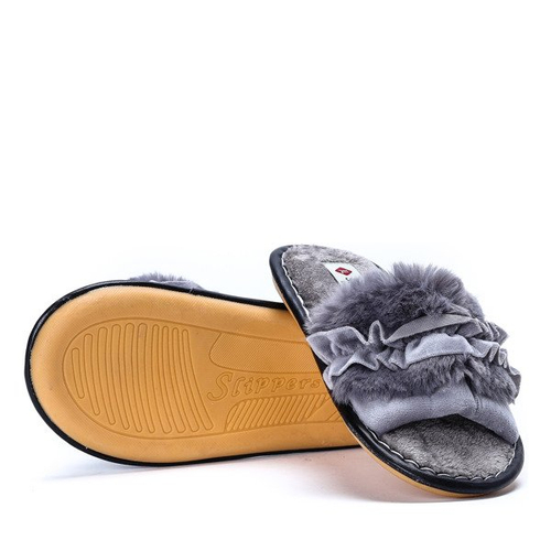 Szare kapcie z falbanką Tereza- Obuwie