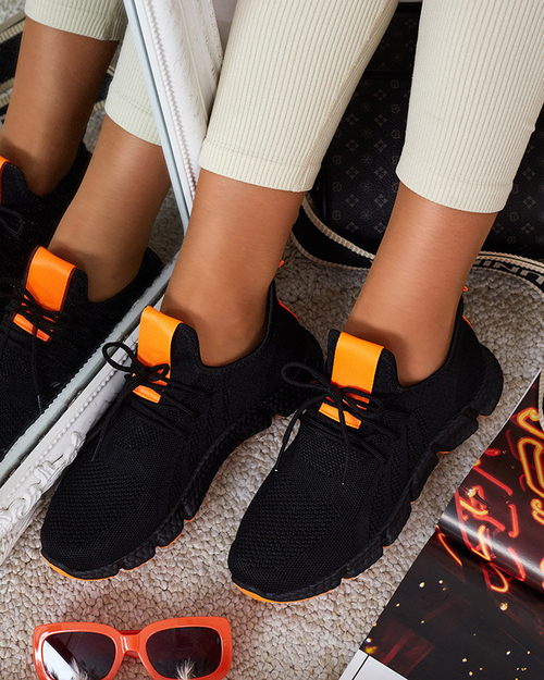 Чорні жіночі кросівки з помаранчевими вставками Bommgi