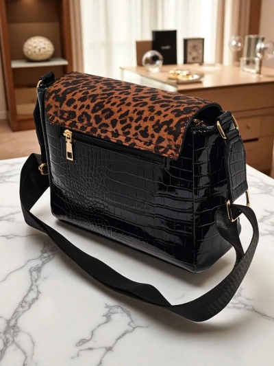 Athena Nero - stylová dámská lakovaná kabelka s panterkou