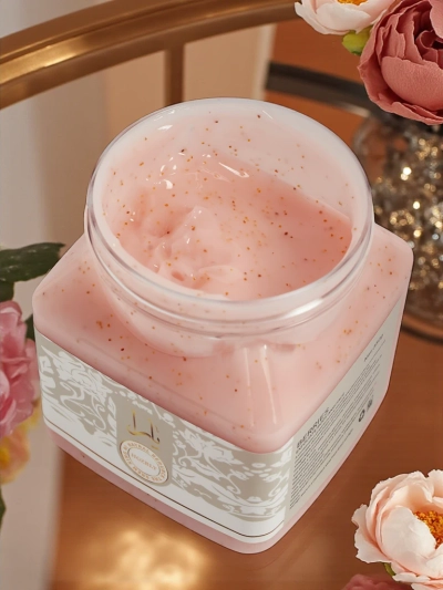 Drobnoziarnisty peeling do twarzy i ciała Berries