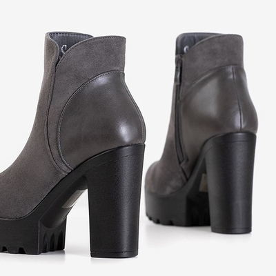 Сірі ботильйони на підборах Chofa - Взуття