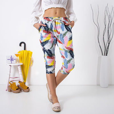 Білі жіночі бриджі з рослинним принтом