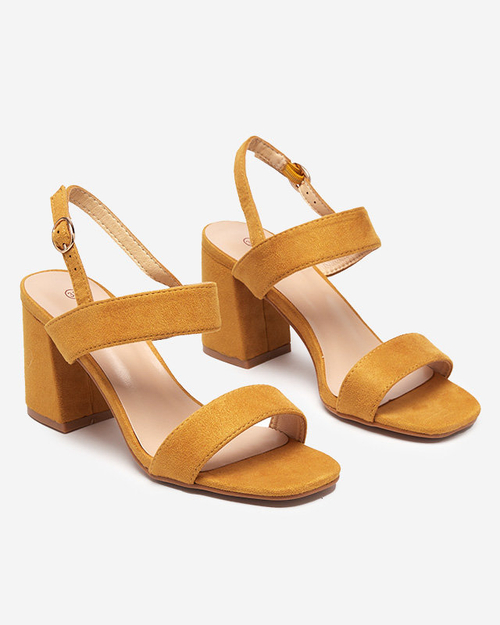 OUTLET Жіночі гірчичні босоніжки на посту Riddo - Взуття