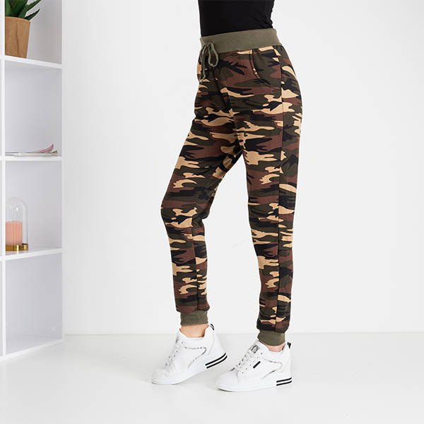 Zelené a hnědé zateplené kamuflážní dámské tepláky - Oblečení