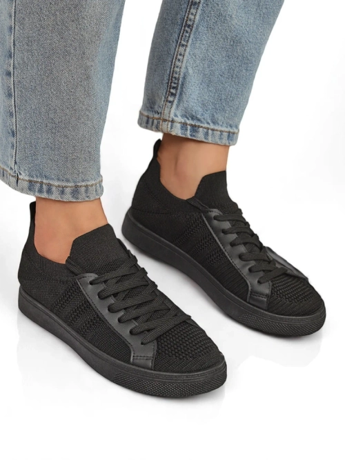 Жіночі кросівки Livia Nero - чорні тенісні туфлі з тканини та екошкіри на плоскій підошві