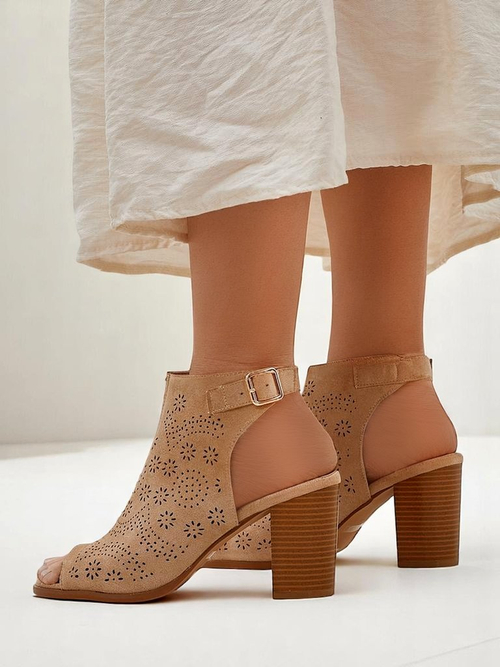 Royalfashion Жіночі босоніжки на широкому каблуці з вирізами Abetle