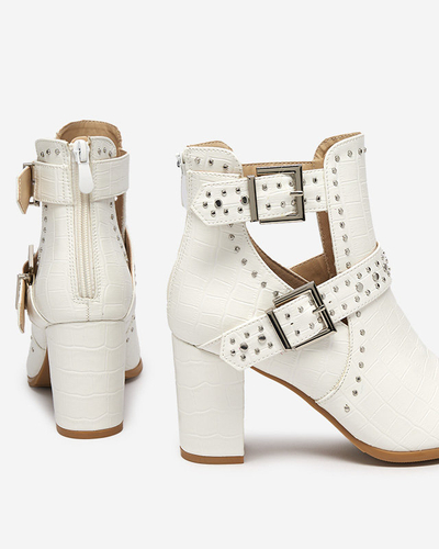 Bílé holínky na sloupku s výřezy a přezkami Masieo - Obuv