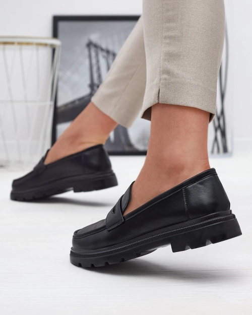 Жіночі мокасини з екошкіри чорного кольору Raffiv- Footwear