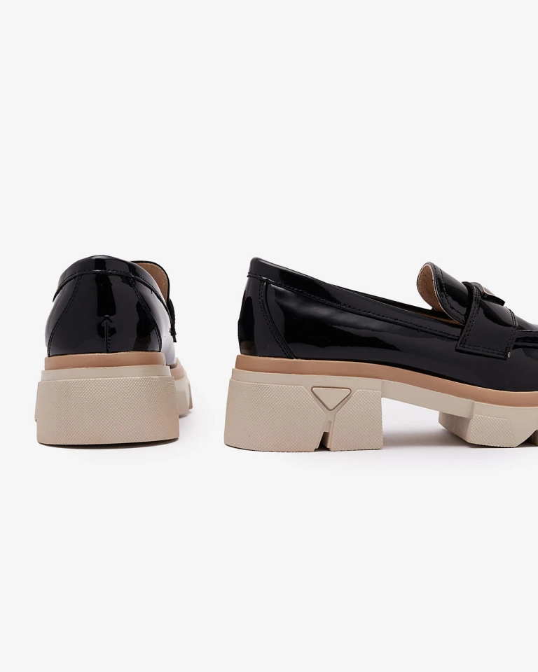 Lakované černé dámské mokasíny se zdobením Sarix - Obuv