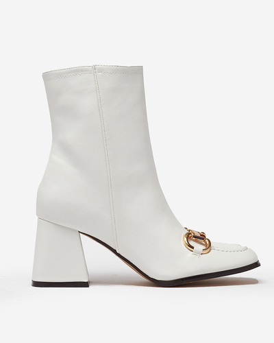 Royalfashion Bílé dámské nízké kozačky na jehlovém podpatku Arymas