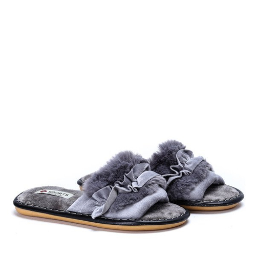 Szare kapcie z falbanką Tereza- Obuwie