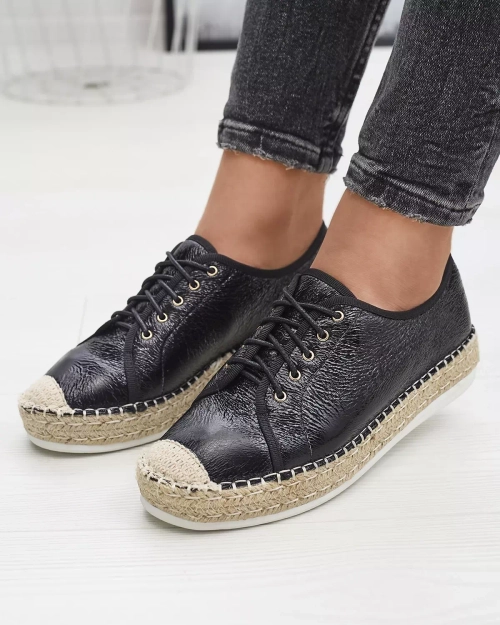 Сріблясті жіночі кросівки на шнурівці Furmoni - Shoes