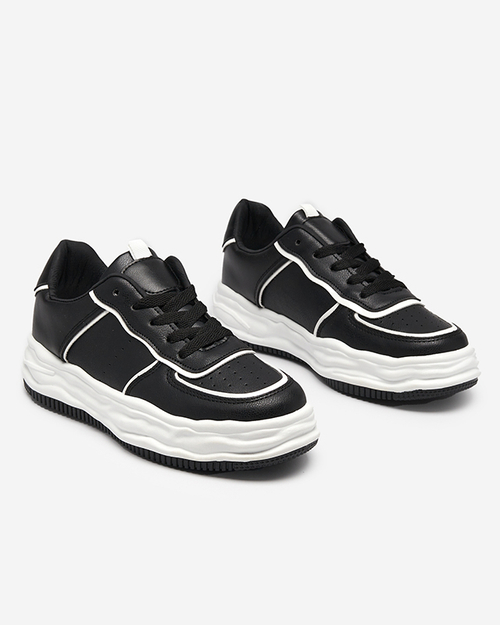 Чорні жіночі кросівки з вставками Pinero