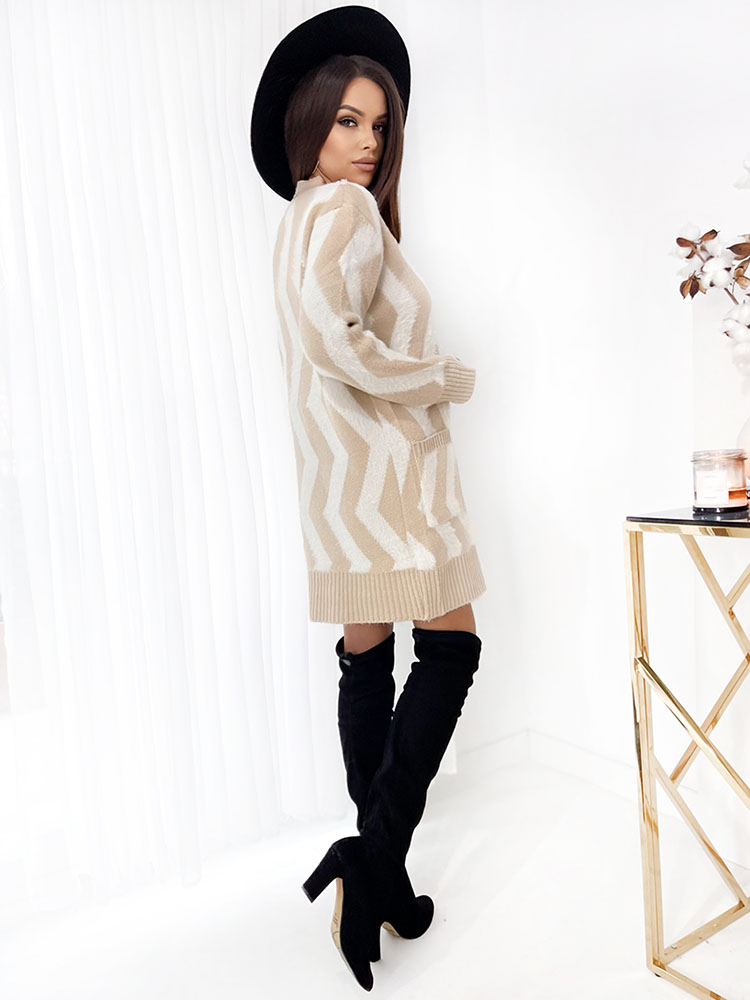 Royalfashion Koalt dlouhý kostkovaný svetr na knoflíky