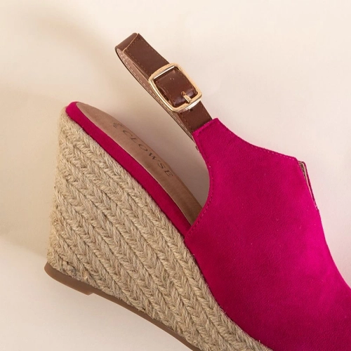 OUTLET Жіночі босоніжки на танкетці Fuchsia Clowse - Туфлі