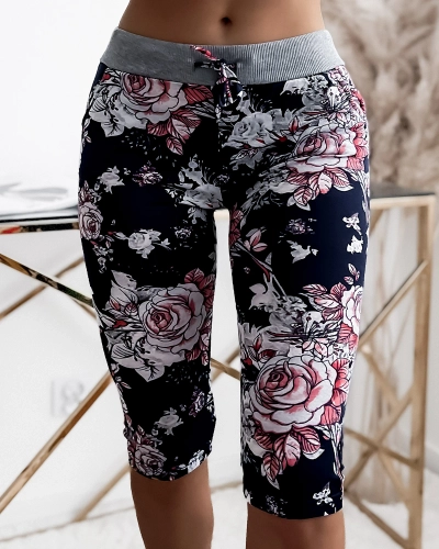 Námořnicky modré a korálové dámské 3/4 kraťasy s květinovým vzorem PLUS SIZE - Oblečení
