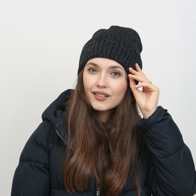 Černá dámská čepice - Doplňky