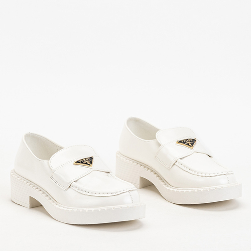 Білі жіночі лофери Fuggy