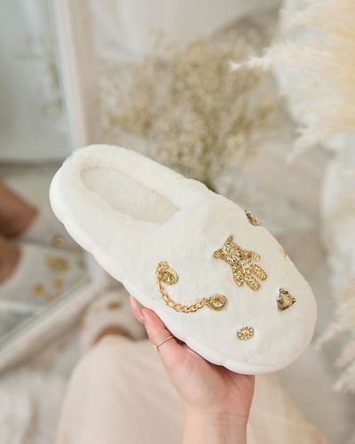 Royalfashion Bílé dámské kožešinové pantofle s ornamenty Erserra