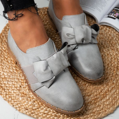 Szare półbuty z kokardą Suelia - Obuwie