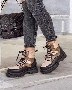 світло-коричневий