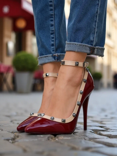 Royalfashion Lakované dámské lodičky na tenkém podpatku se cvočky Qoscalle