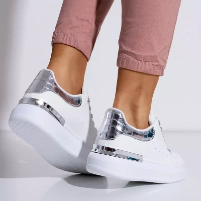 OUTLET Bílé a stříbrné dámské sportovní boty Pamelia - Oblečení