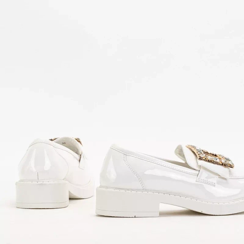 OUTLET Білі жіночі туфлі з кристалами Iolara - Взуття