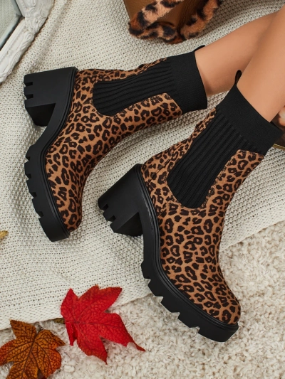 Vzorované dámské kotníkové boty na sloupku z eko semiše Anthere