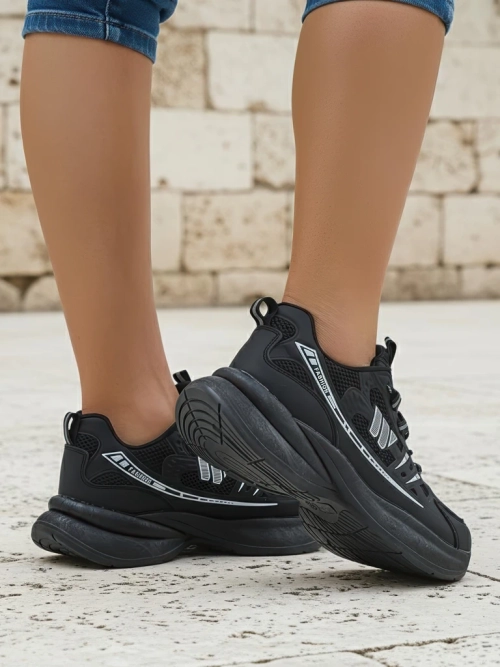 Спортивні жіночі черевики Royalfashion Hypatia чорні на плоскому каблуці 5 см