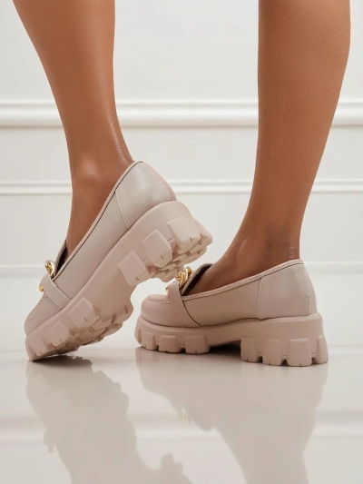 Жіночі бежеві лофери Callista з ланцюжком, плоский каблук, екошкіра