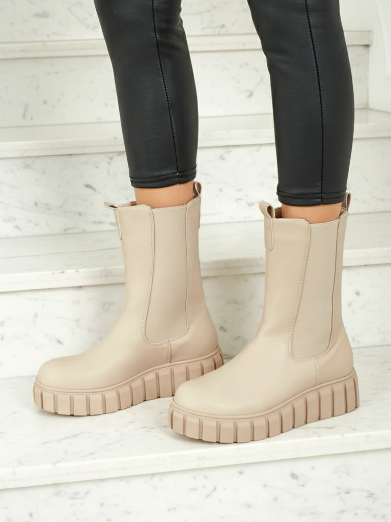 Vyšší dámské kotníkové boty z eko kůže Livora