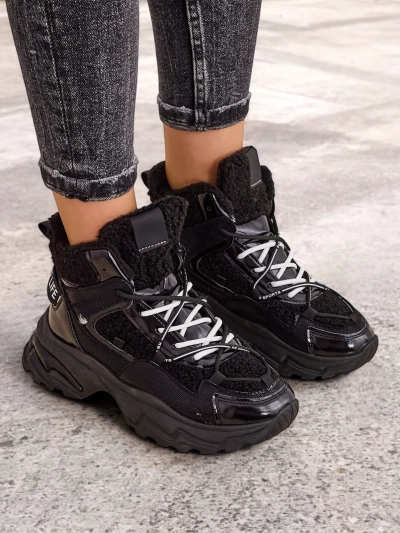 Жіночі модні кросівки Royalfashion з теплим підкладом Pieco