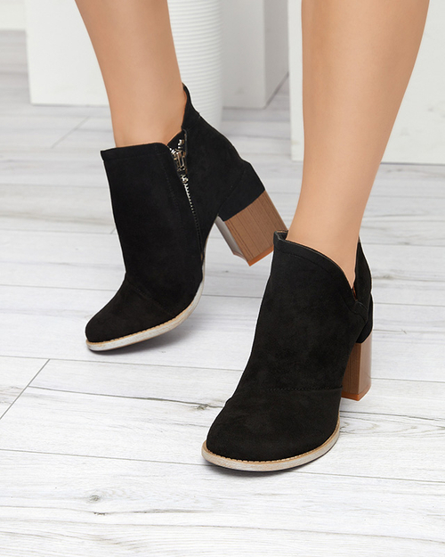 Чорні жіночі ботильйони з вирізами Plinara