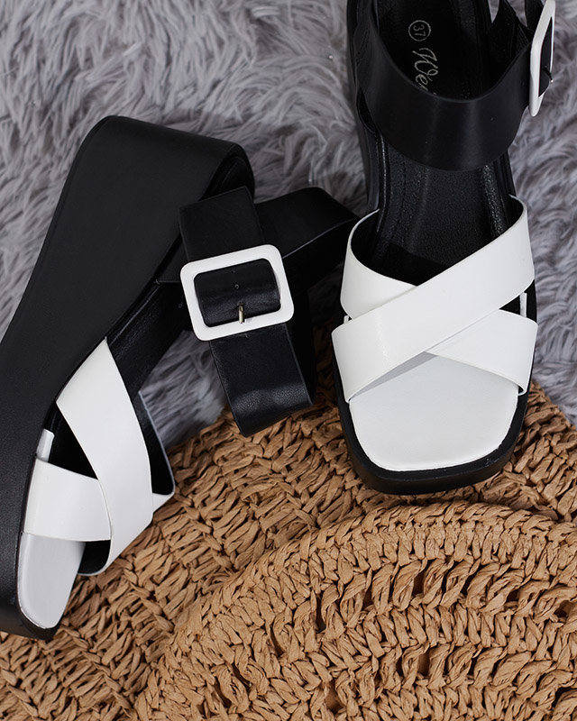 Bílé a černé dámské sandály z eko kůže na klínku Scozi - boty