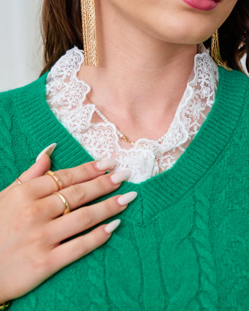 Royalfashion Темно-зелений жіночий светр з декоративним плетінням