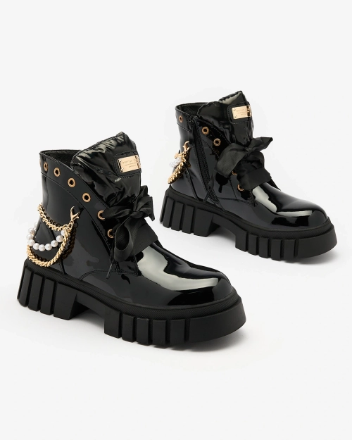 Жіночі лаковані утеплені черевики Royalfashion чорного кольору Dahaff