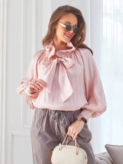 Royalfashion Lesklá dámská košile s dekorativním límcem