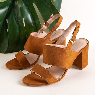 Коричневі жіночі босоніжки на підборах Akimo